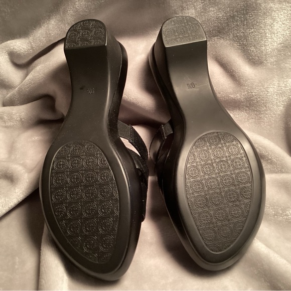 Women’s Black leather sandals. NWT Size 9.5 - Picture 4 of 9